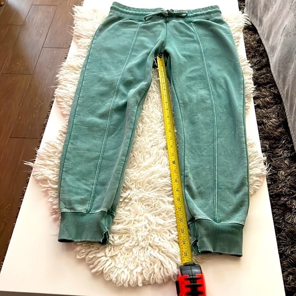 RVCA Distressed Green Jogger Sweatpants with pockets! 🛍️💕 - Picture 13 of 15
